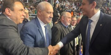 مدحت بركات يلتقي بامين حزب مستقبل وطن أثناء فاعليات “ايد بتزرع وايد بتساعد ” ويشيد بالفاعليه