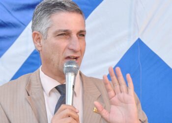 كمال عبدالقادر قيادة تربوية تستحق التقدير يا وزير التعليم