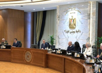 مجلس الوزراء يشيد ببيان القمة العربية بشأن اعتماد خطة مصر لإعادة إعمار غزة