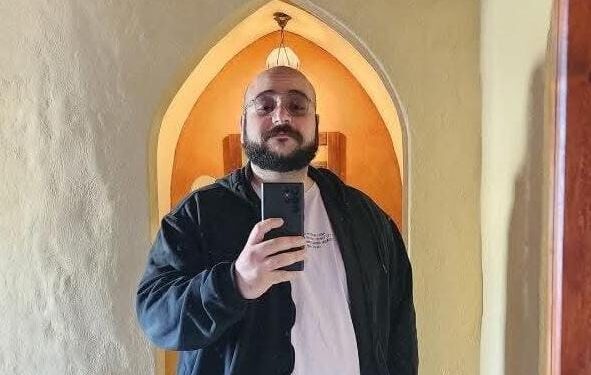 تجارب السوشيال ميديا: من أكلة واحدة… زاد وزنى 183 كجم!!