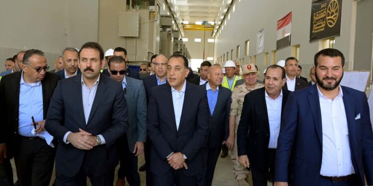 رئيس الوزراء يتجول في مكونات مشروعات جهاز مستقبل مصر للتنمية المستدامة