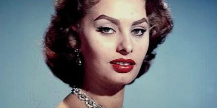 الأمير أباظة يتذكر معكم: ده رأى صوفيا لورين فى صوت العندليب