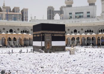 فضيلة الشيخ الدكتور بندر بليلة في خطبة الجمعة بـ المسجد الحرام:“سلِّموا أموركم لله، فإن البلاء يوقظ القلوب، والدعاء الصادق مفتاح الرحمة.”