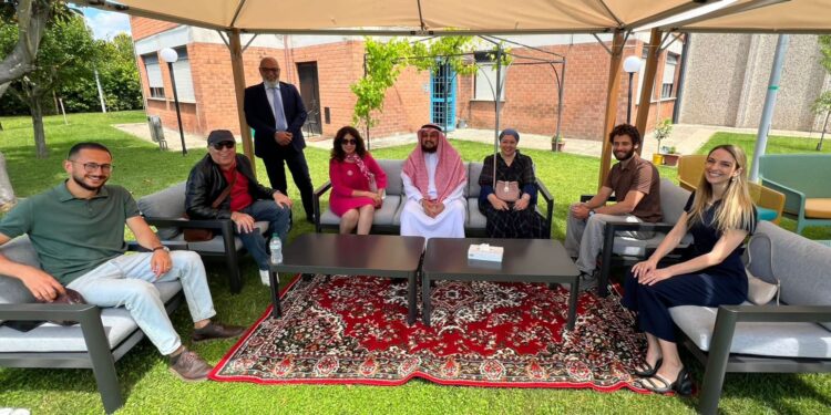 مدير عام مكتب رابطة العالم الاسلامى بروما يكرم رانيا يحيى مديرة الاكاديمية المصرية للفنون بروما