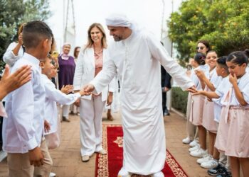 جامعة قناة السويس تُكرم نقيب الإعلاميين لأبحاثه في العلوم البينية بين الاقتصاد والإعلام.