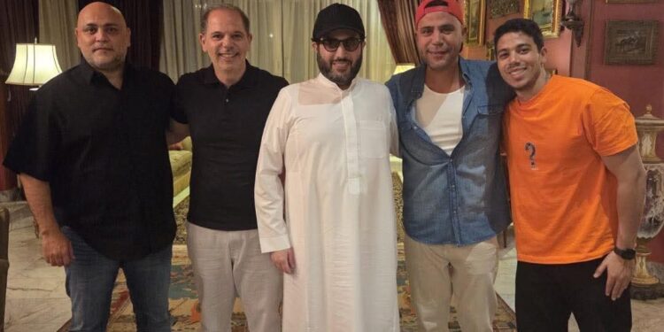 المستشار تركي ال الشيخ يطمئن جمهور الزعيم عادل إمام على حالته الصحية.