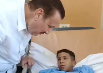 محافظ المنوفية يطمئن على الحالة الصحية لمصابي حادث الإقليمي بمنشأة القناطر