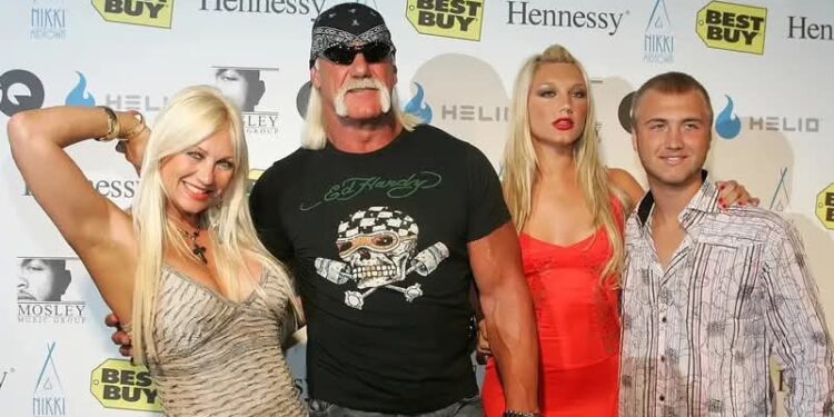 الفنان عبدالله الكاتب يقرأ لكم: ابنة الأسطورة هوجان تخرج عن صمتها بعد وفاته وحذف اسمها من الوصية