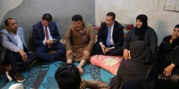 محافظ المنوفية يقدم واجب العزاء لوالد سائق حادث الطريق الإقليمي بمنزله بطملاي بالمنوفية