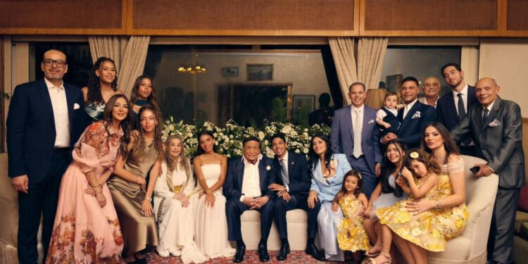 ظهور نادر للزعيم عادل امام