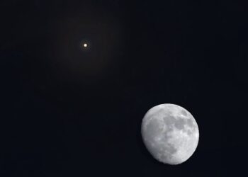 القمر يلتقي قلب العقرب مساء اليوم 🌔🌟