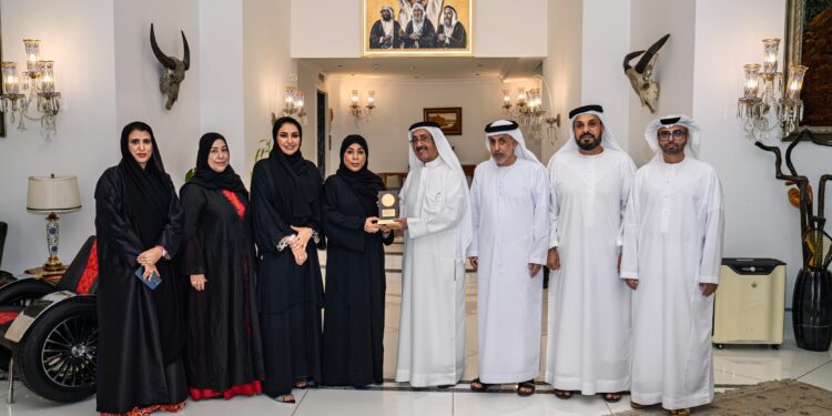 حشر بن مكتوم يشيد بدور جمعية الصحفيين الإماراتية في تعزيز الحضور المهني للصحفيين