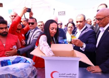 وزيرا التضامن والخارجية يتفقدان رفقة رئيس وزراء فلسطين المطبخ الإنساني بالعريش