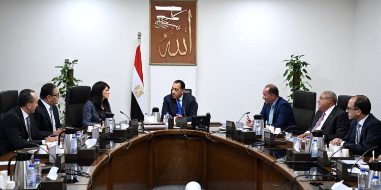 رئيس الوزراء يتابع آليات تنفيذ قانون تنظيم بعض الأحكام الخاصة بملكية الدولة