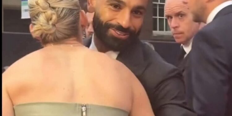 الكاتب الصحفى حامد المحلاوى يكتب لكم: ابننا محمد صلاح لم يخرج عن هذه الحالة