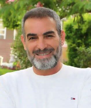 هالة الدمراوى تكتب عن واقعة أحمد عبدالعزيز وعادة السلام والأحضان والطبطبة!