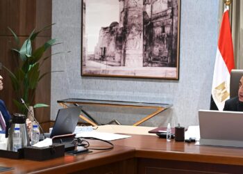 رئيس الوزراء يتابع مع محافظ القاهرة الموقف التنفيذي الحالي لعدد من المشروعات الجارية بالمحافظة