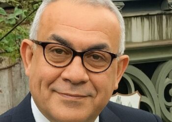 مستشفى الهرم بقيادة منصور خليل.. تجمع بين الفن والإدارة والرحمة