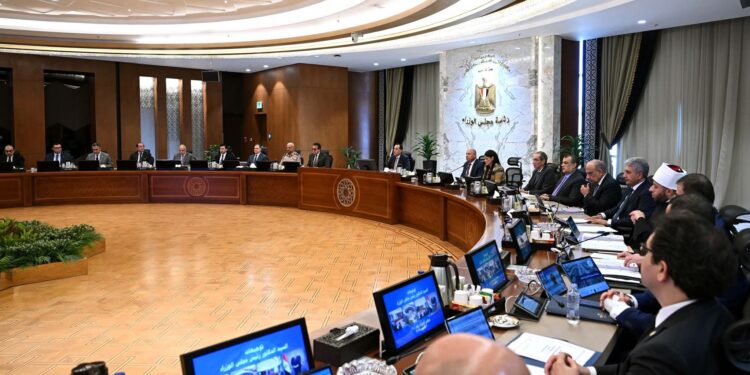 رئيس الوزراء: الصحة والتعليم و”حياة كريمة” فى صدارة أولويات عمل الحكومة