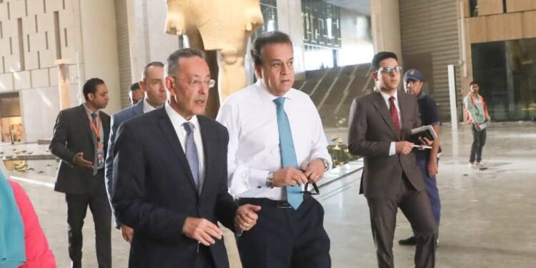 وزير الصحة يؤكد جاهزية الوزارة لتأمين افتتاح المتحف المصري الكبير بأعلى معايير الرعاية الطبية