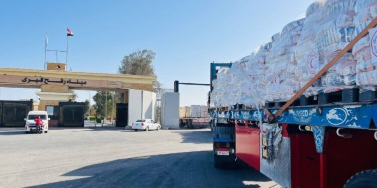 إطلاق قافلة زاد العزة الـ56 بحمولة 8300 طن مساعدات إنسانية إلى غزة