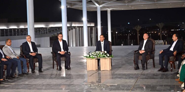 مدبولى: حديقة تلال الفسطاط في مرحلة اللمسات النهائية وستكون أكبر حديقة عامة على مستوي الشرق الأوسط