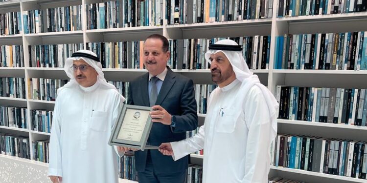 المجلس الأعلى للثقافة يتوّج في دبي: العزازي يتسلم درع تكريم المؤسسات الداعمة للجوائز العربية