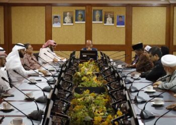 الندوة العالمية تترأس اللقاء التشاوري (١) بين منظمات اللغة العربية ومنصاتها الإلكترونية ورابطة الجامعات الإسلامية في شرق آسيا.