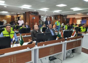 غرفة العمليات بمحافظة الجيزة تتابع من داخل مركز السيطرة للطوارئ فعاليات افتتاح المتحف المصري الكبير للتعامل مع اي بلاغات طارئة