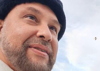 الفنان عبدالله الكاتب يكتب رأيه بصراحة: هشام نزيه ليس افضل موسيقى فى مصر