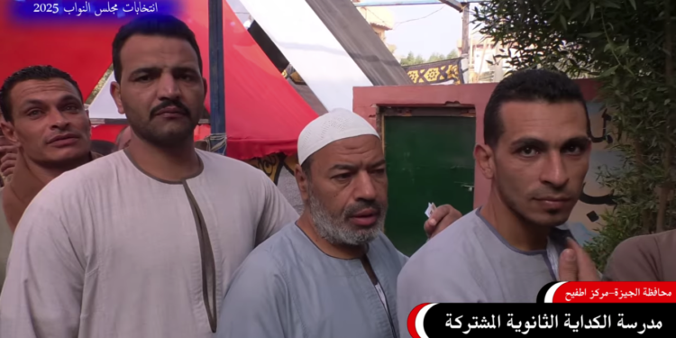 ولاد البلد ومنتهى الالتزام والنظام أثناء الادلاء بأصواتهم فى اطفيح