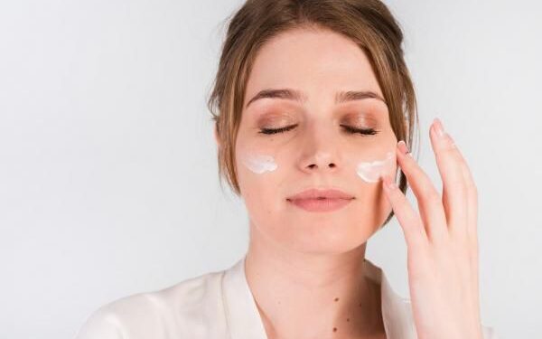 د.نسيبة أحمد أخصائية الجلدية بمستشفيات الحمادي: