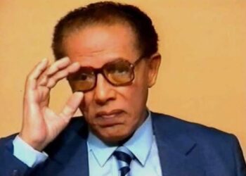 لو دخل كل منا قلب الآخر لأشفق عليه كما قال مصطفى محمود