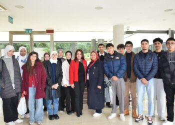 رانيا يحيى تقيم ورش عمل لطلاب الجاليات العربية بروما