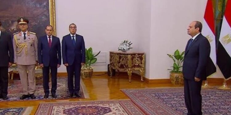 نائب رئيس الوزراء والوزراء ونواب الوزراء الجدد يؤدون اليمين الدستورية أمام الرئيس السيسى