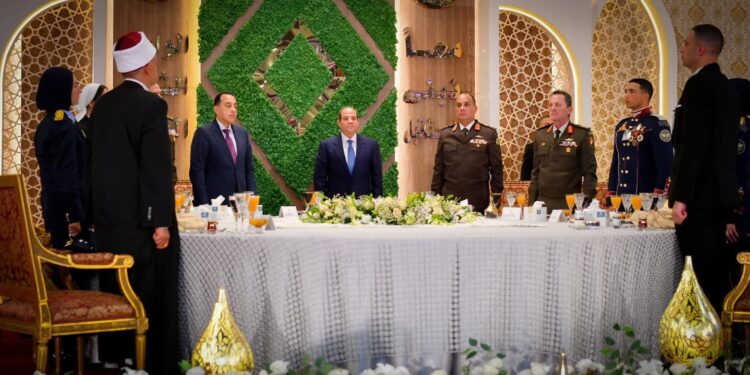 الرئيس السيسي يشارك في حفل إفطار الأكاديمية العسكرية المصرية