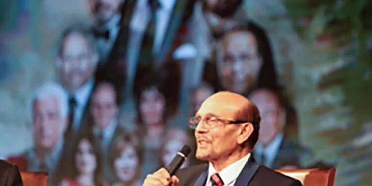 محمد صبحي يكرم نجوم الزمن الجميل: “أنتم ضمير الفن الحقيقي”