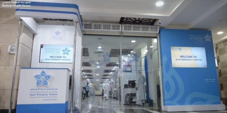 التدخل السريع ينقذ حياة ثلاثة معتمرين من حالات حرجة