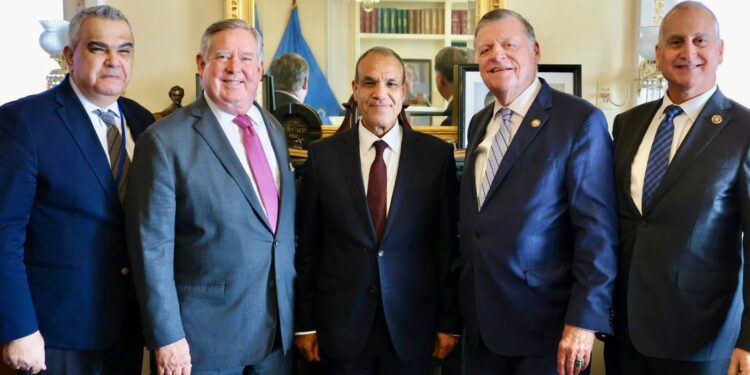 خلال زيارته لواشنطن … وزير الخارجية يواصل لقاءاته مع رؤساء اللجان بمجلس النواب الأمريكي