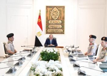 الرئيس السيسى يجتمع مع الفريق أشرف سالم القائد العام للقوات المسلحة وزير الدفاع والإنتاج الحربى
