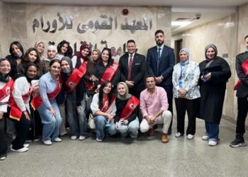 طلاب إعلام جامعة الأهرام الكندية فى زيارة للمعهد القومى للأورام