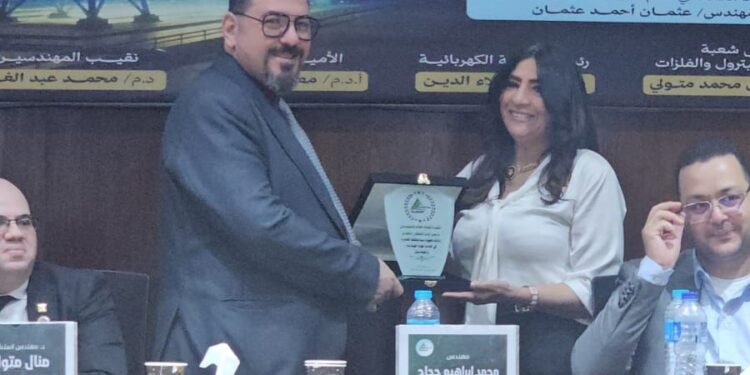 مؤسسة “مصر الحلم” تستعرض إنجازاتها الدولية بنقابة المهندسين.. وتكريم المهندس محمد حجاج بدرع «البترول والتعدين»