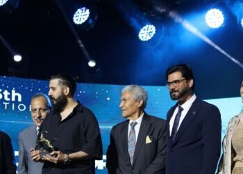 فيلم عائشة لا تستطيع الطيران يفوز بالجائزة الكبرى من مهرجان عنابة السينمائي بالجزائر