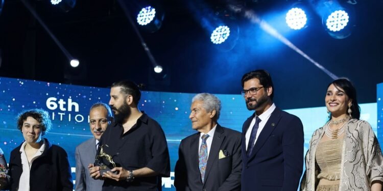 فيلم عائشة لا تستطيع الطيران يفوز بالجائزة الكبرى من مهرجان عنابة السينمائي بالجزائر