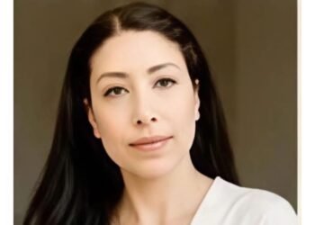 لوحة بثلاث ملايين دولار وتبرع لأطفال الشوارع فى مبادرة “حماية” تقدمه التشكيلية وفاء ياديس