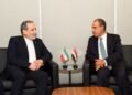 وزير الخارجية يناقش مع نظيره الإيراني الجهود المبذولة لخفض التصعيد واستئناف المسار الدبلوماسي