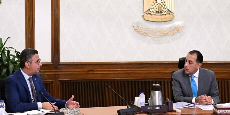 رئيس الوزراء يطمئن على انتظام منظومتي الخبز والسلع التموينية وتوافر الاحتياجات الأساسية للمواطنين