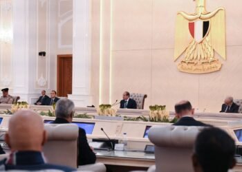 الرئيس السيسى يعقد اجتماعًا موسعًا بالحكومة وقادة الجيش والشرطة والعمد والمشايخ