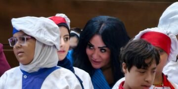 تكريم الإعلامية سعاد محمد الصالح بمهرجان صناع المحتوى الطبي ممثلةً عن جمعية «إبصار» التونسية