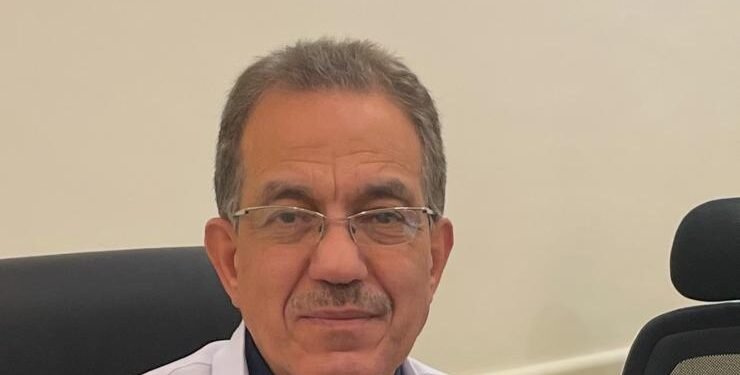 *د.صبري زيادة استشاري جراحة العظام بمستشفيات الحمادي.. يجيب على التساؤل**‏هل يجب علاج  تبسط  القدم على الأطفال مبكرا ولماذا؟*